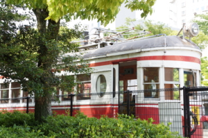 岐阜の街中でみつけたレトロ ―柳ヶ瀬商店街と丸窓電車―