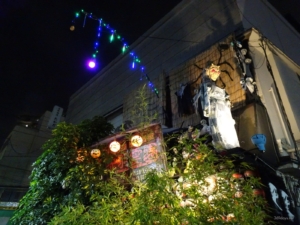 お化け屋敷居酒屋「赤羽霊園」で夏を満喫してき・・・ぎゃあああ!!