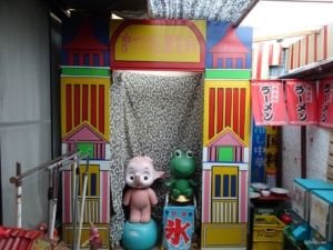 珍スポット進化中!千葉県東金市「まやかし展覧会」